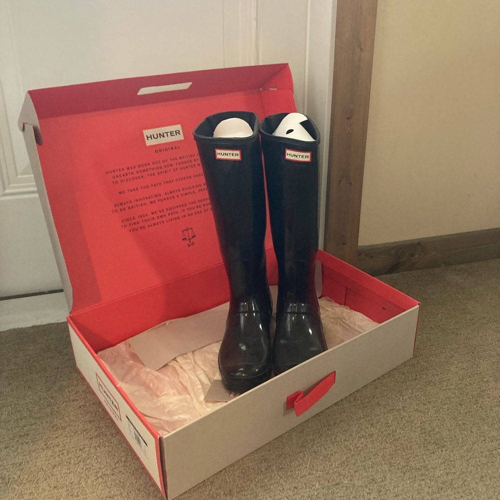 Hunter Black Gloss Boots, size 9